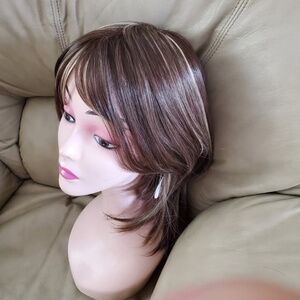 NWT Gorgeous shag style Wig w highlights